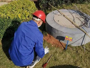 南海红火蚁灭治站在户外如何防止被红火蚁叮咬